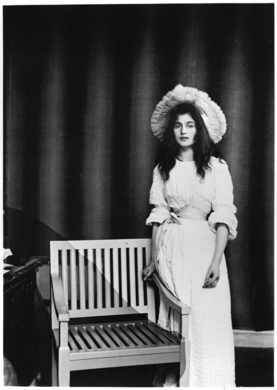 Portræt af Julie Manet 16 år (1878-1966) 1894 af French Photographer