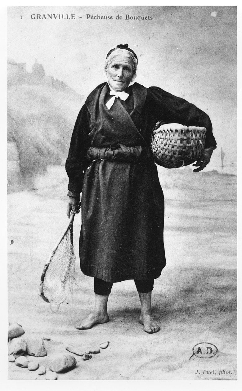 Postkort med en rejefiskerinde fra Granville, Normandiet, begyndelsen af det tyvende århundrede af French Photographer