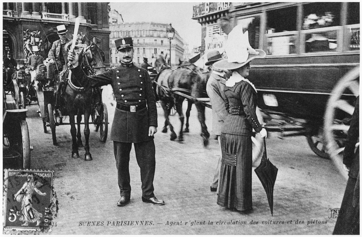 Postkort, der forestiller en politimand, der leder trafikken i Paris, før 1914 af French Photographer