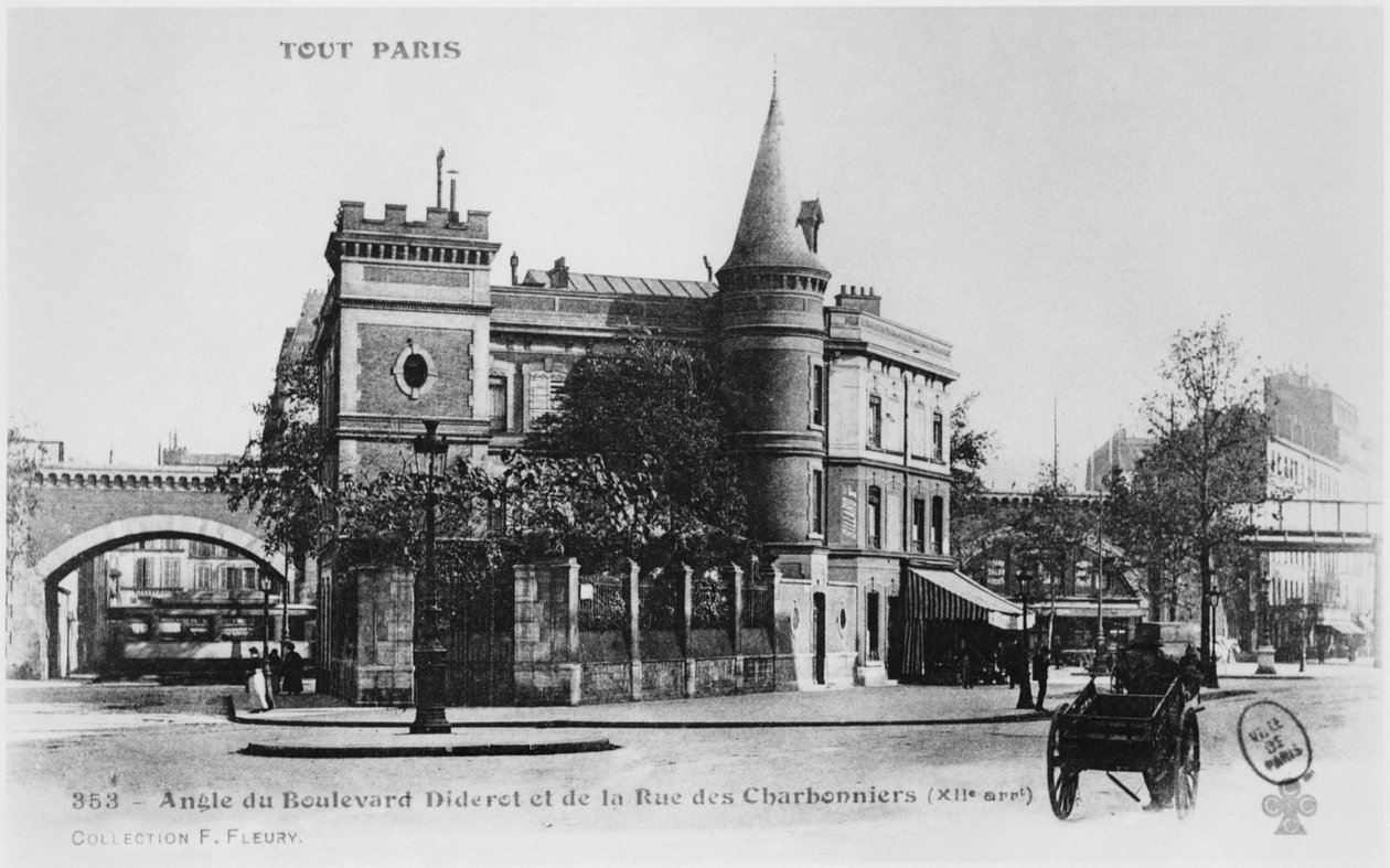 Postkort, der viser hjørnet Boulevard Diderot og Rue des Charbonniers, Paris, ca. 1900 af French Photographer