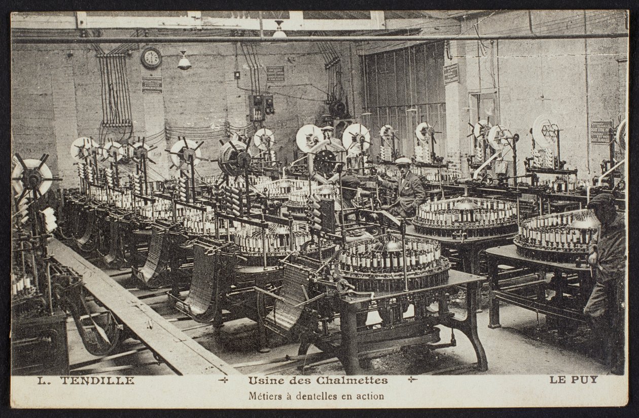 Postkort, der viser kniplingsfabrikken Les Chalmettes, L. Tendille, i Le Puy, ca. 1900 af French Photographer