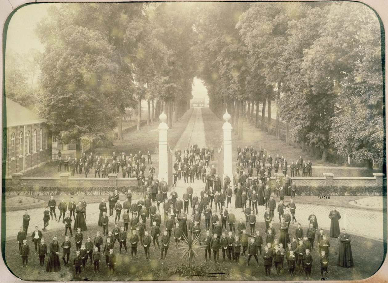 Elever og ansatte ved Institutionen Libre de Marcq en Baroeuil, 1890-1 af French Photographer