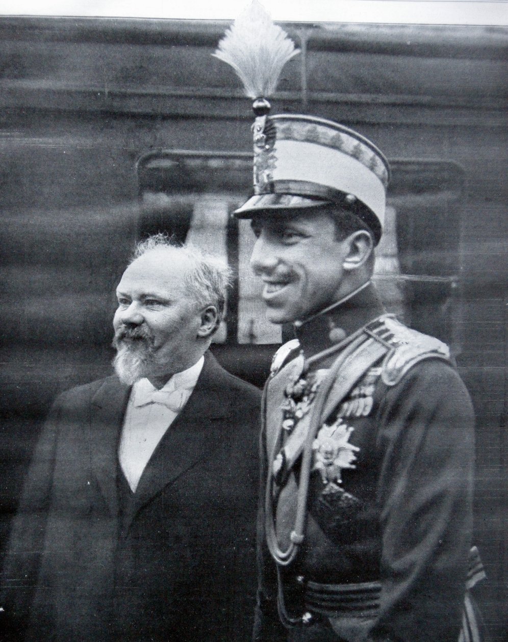 Raymond Poincare hilser kong Alfonso XIII af Spanien af French Photographer