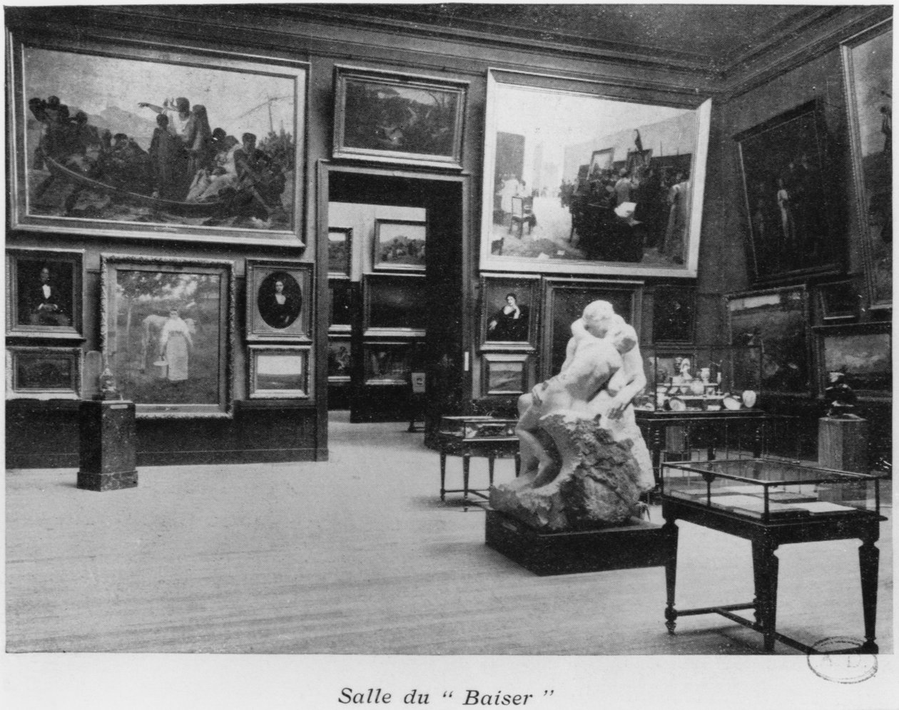 Room of the Kiss af Auguste Rodin, Musée du Luxembourg, Paris, ca. 1910 af French Photographer