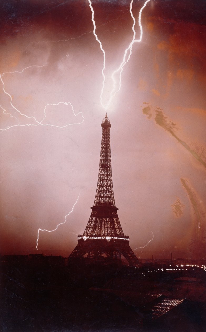 Storm over Eiffeltårnet, 6. maj 1919 af French Photographer