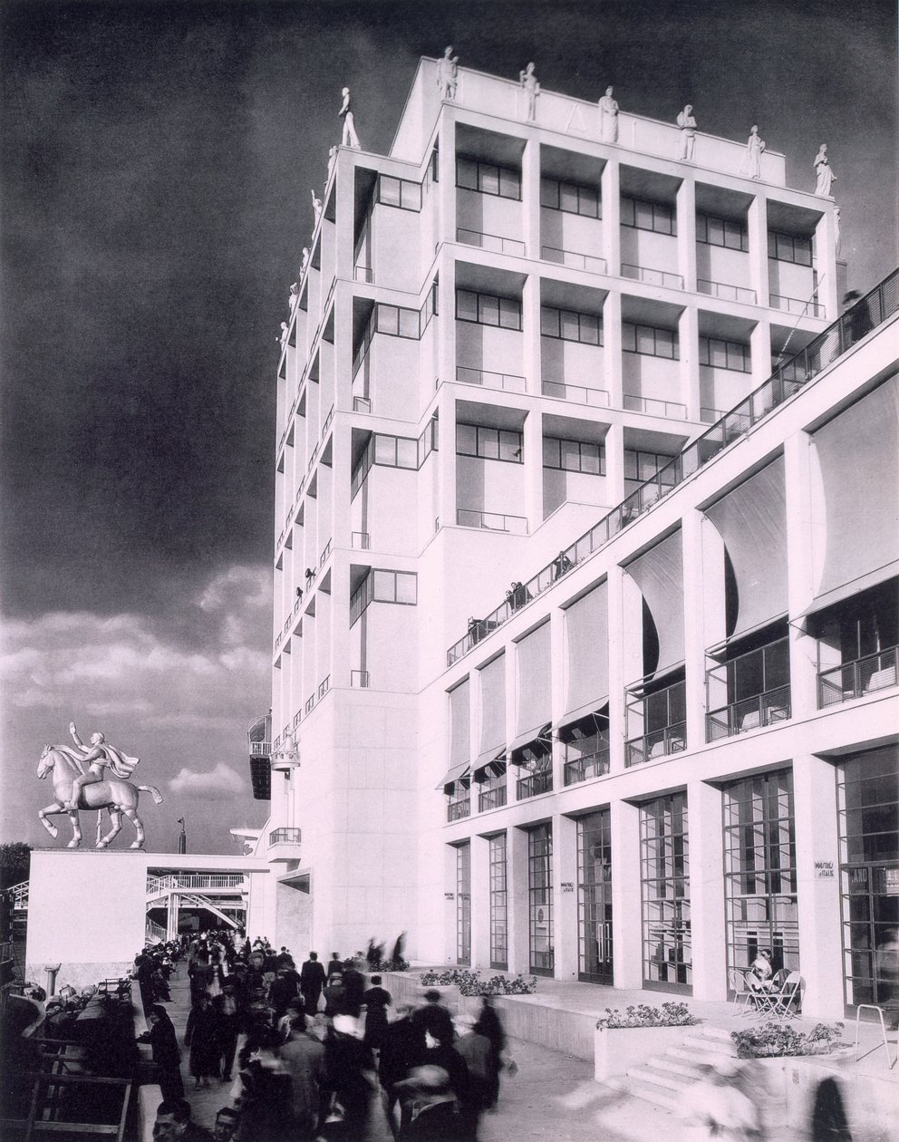 Den italienske bygning på den internationale udstilling i Paris, 1937 af French Photographer
