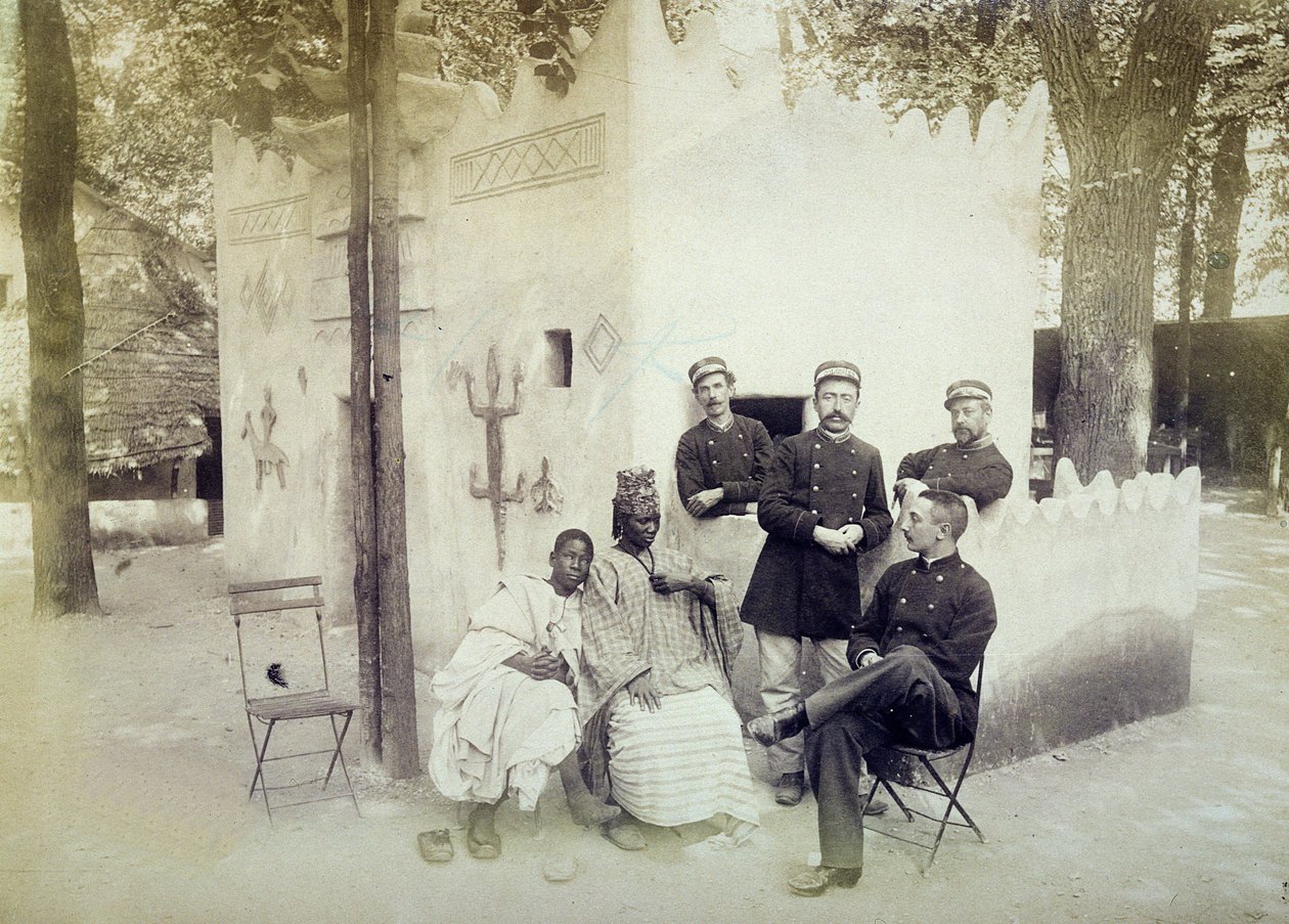 Den senegalesiske landsby ved verdensudstillingen i Paris i 1889 af French Photographer