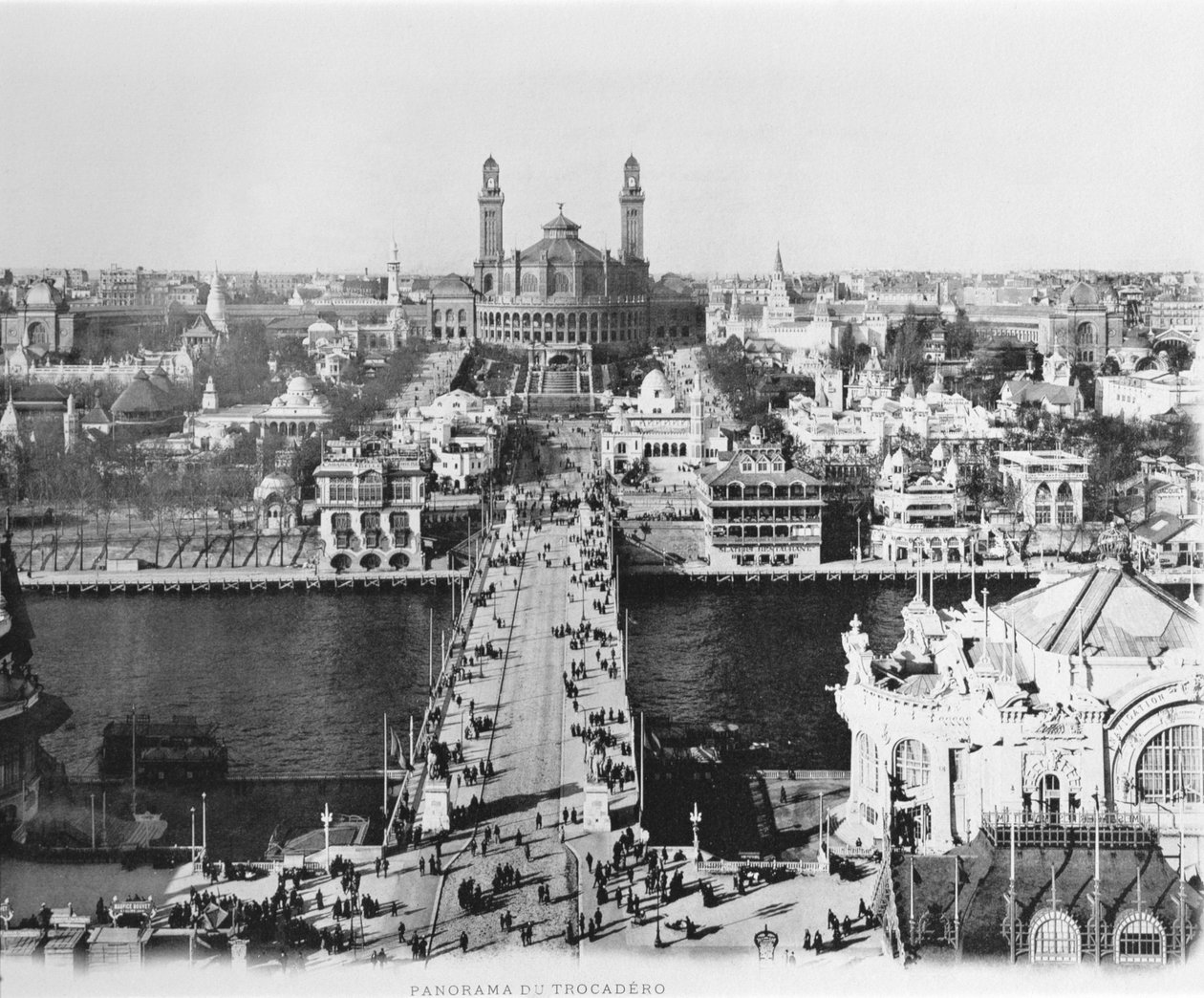 Trocadero set fra Eiffeltårnet - Verdensudstillingen i Paris, 1900 af French Photographer