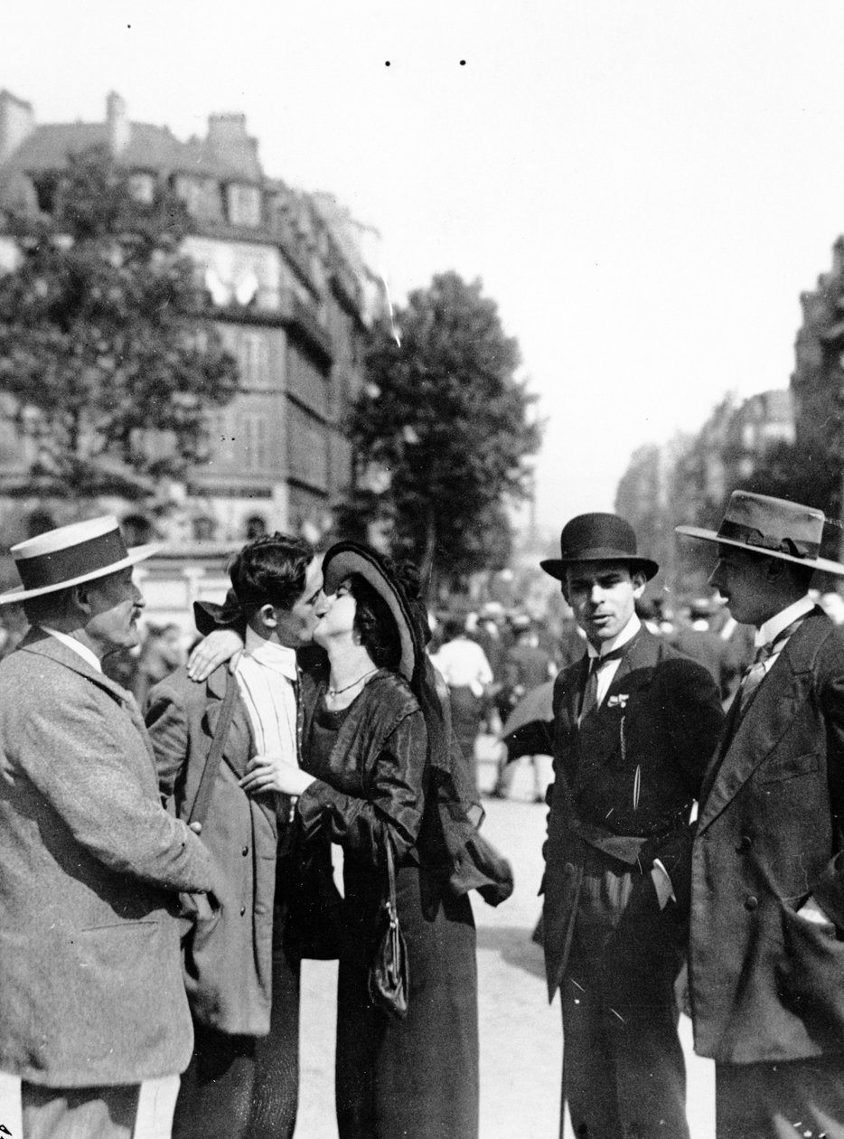 De sidste kys på Gare de Lyon, Paris, inden afrejsen til krigen, 10.-20. august, 1914 af French Photographer