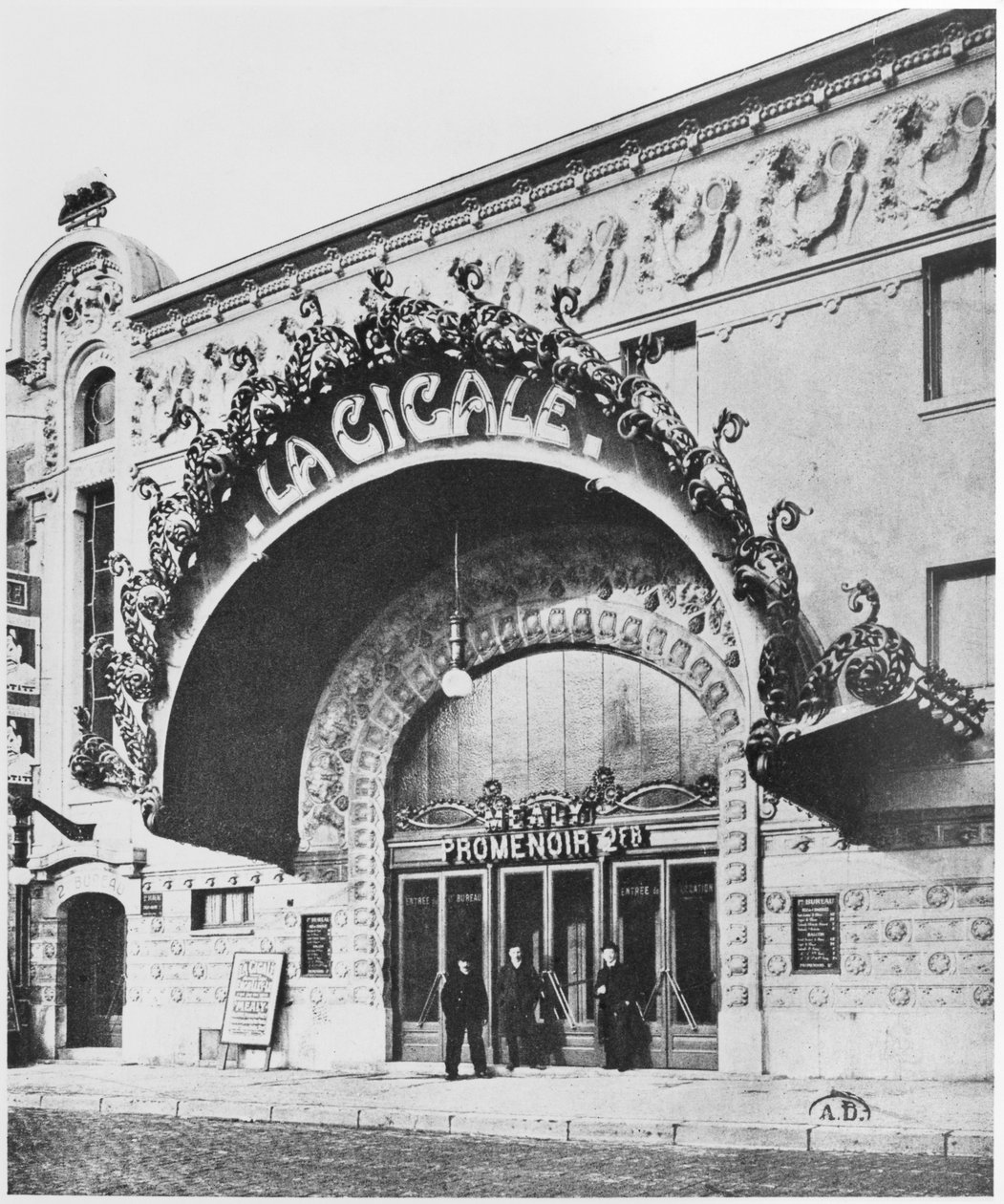 Theatre La Cigale, 120 Boulevard Rochechouart, Paris, ca. 1900 af French Photographer