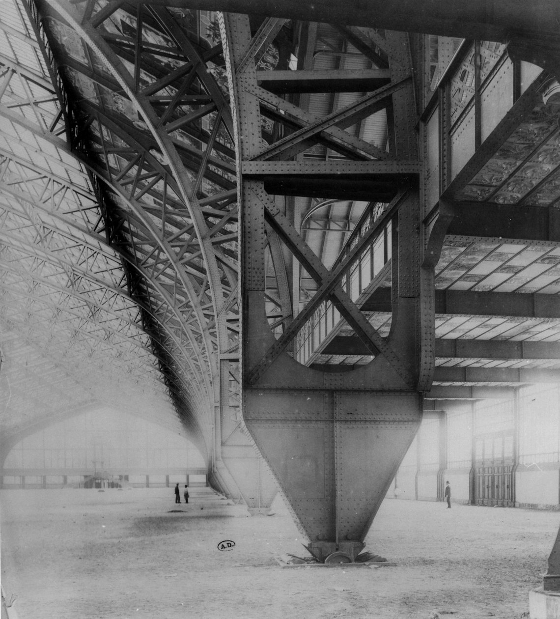 Udsigt over det indre af Palais des Machines, bygget til Exposition Universelle i 1889 af French Photographer