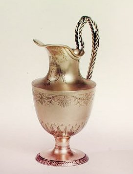 Flødekande, dekoreret med formelle blade og kaprifolium, Paris, ca. 1800 (forgyldt sølv) af French School