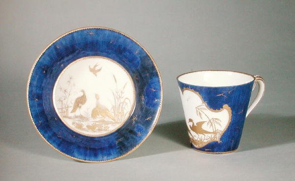 Kop og underkop dekoreret med fugle på blå baggrund, Vincennes værksted (porcelæn) af French School
