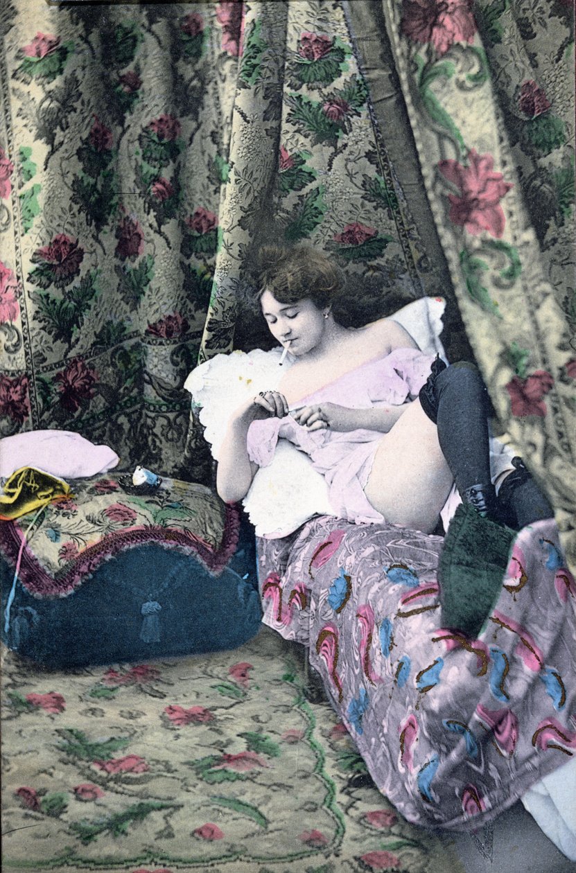 Postkort, der forestiller en pige på et bordel, før 1914 af French School