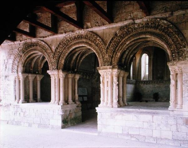 Tredobbelt buegang, der fører til kapitelhuset, 1157-1211 af French School