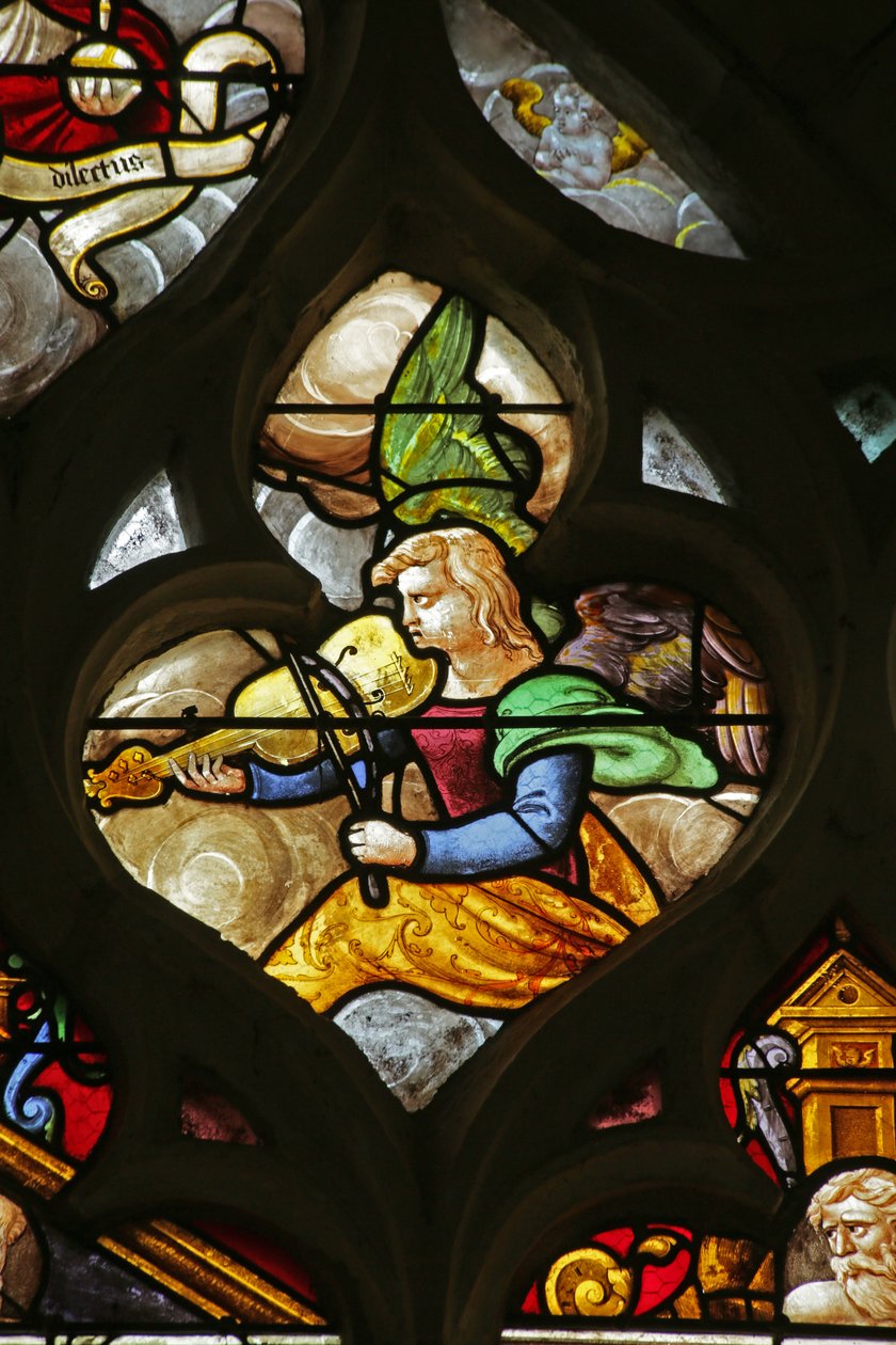 Vindue, der forestiller englemusiker med viol, 1500-1900-tallet af French School