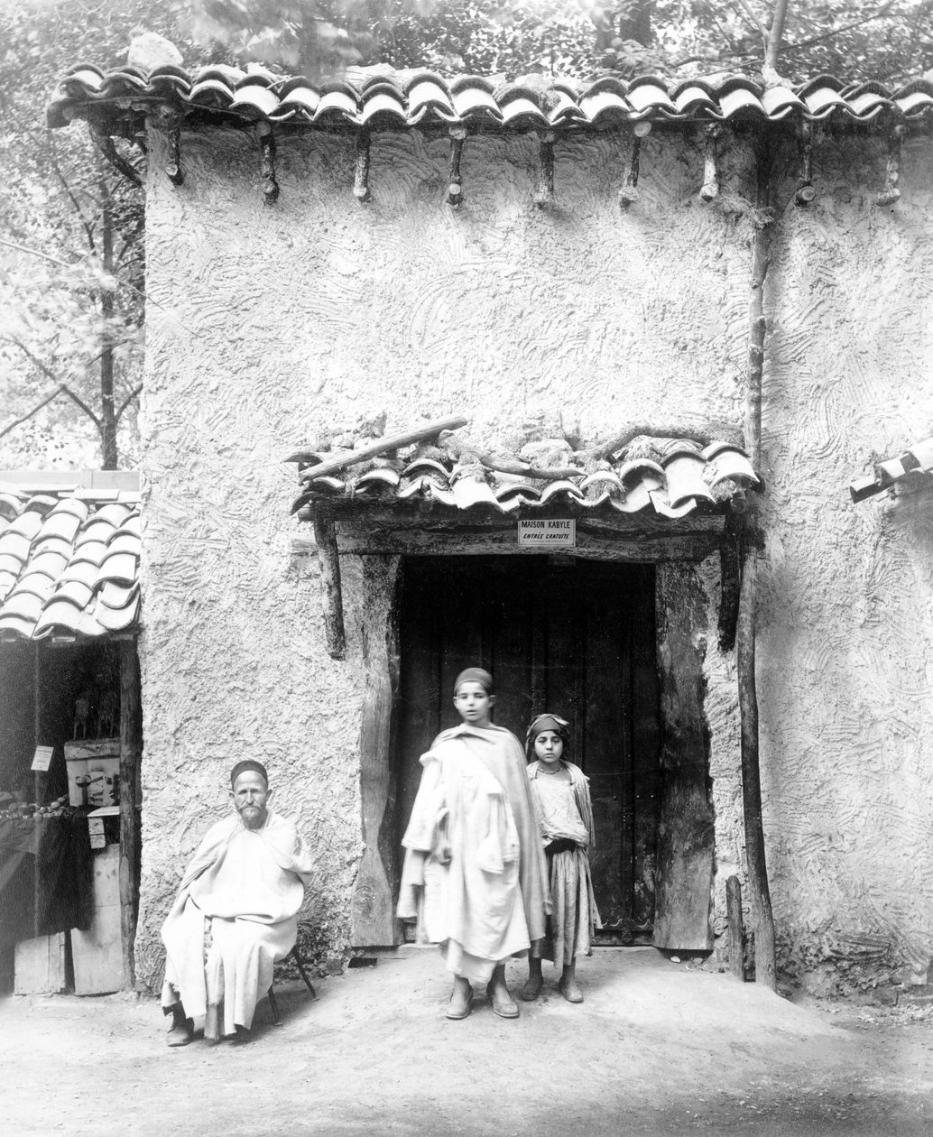 Et eksempel på Kabyle House, Paris Exhibition, 1889 af French Photographer