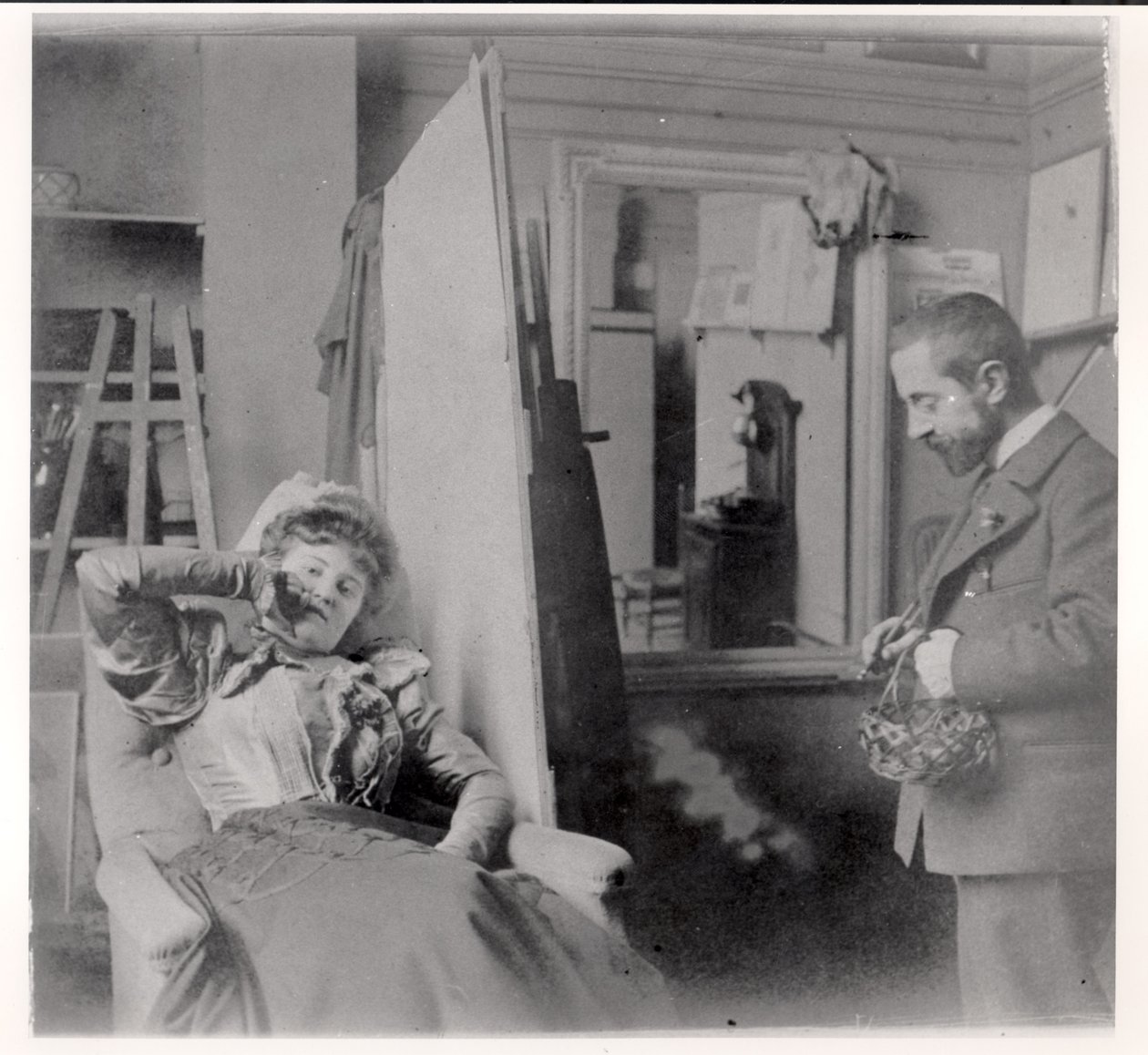 Henri de Toulouse-Lautrec (1864-1901) i sit atelier med Misia Natanson af French Photographer