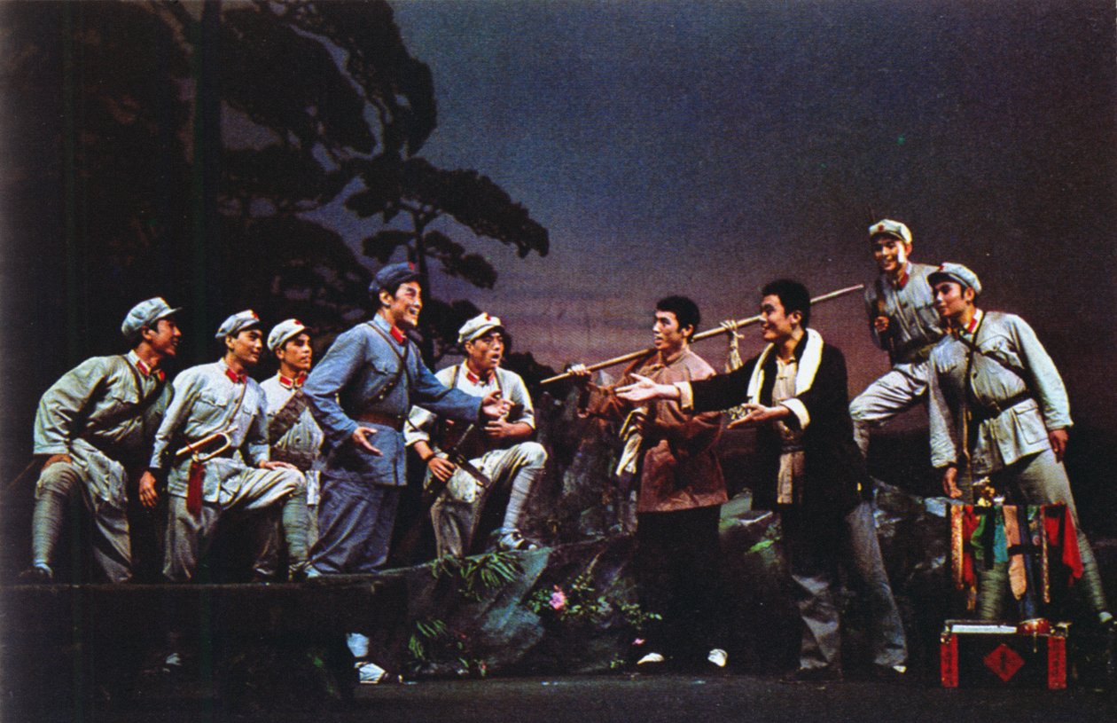 Møde mellem Den Røde Hær og Bataljonen af Mt. Taichan, scene fra et oratorium, der glorificerer Mao og den lange march i Frankrig i 1971 af French Photographer
