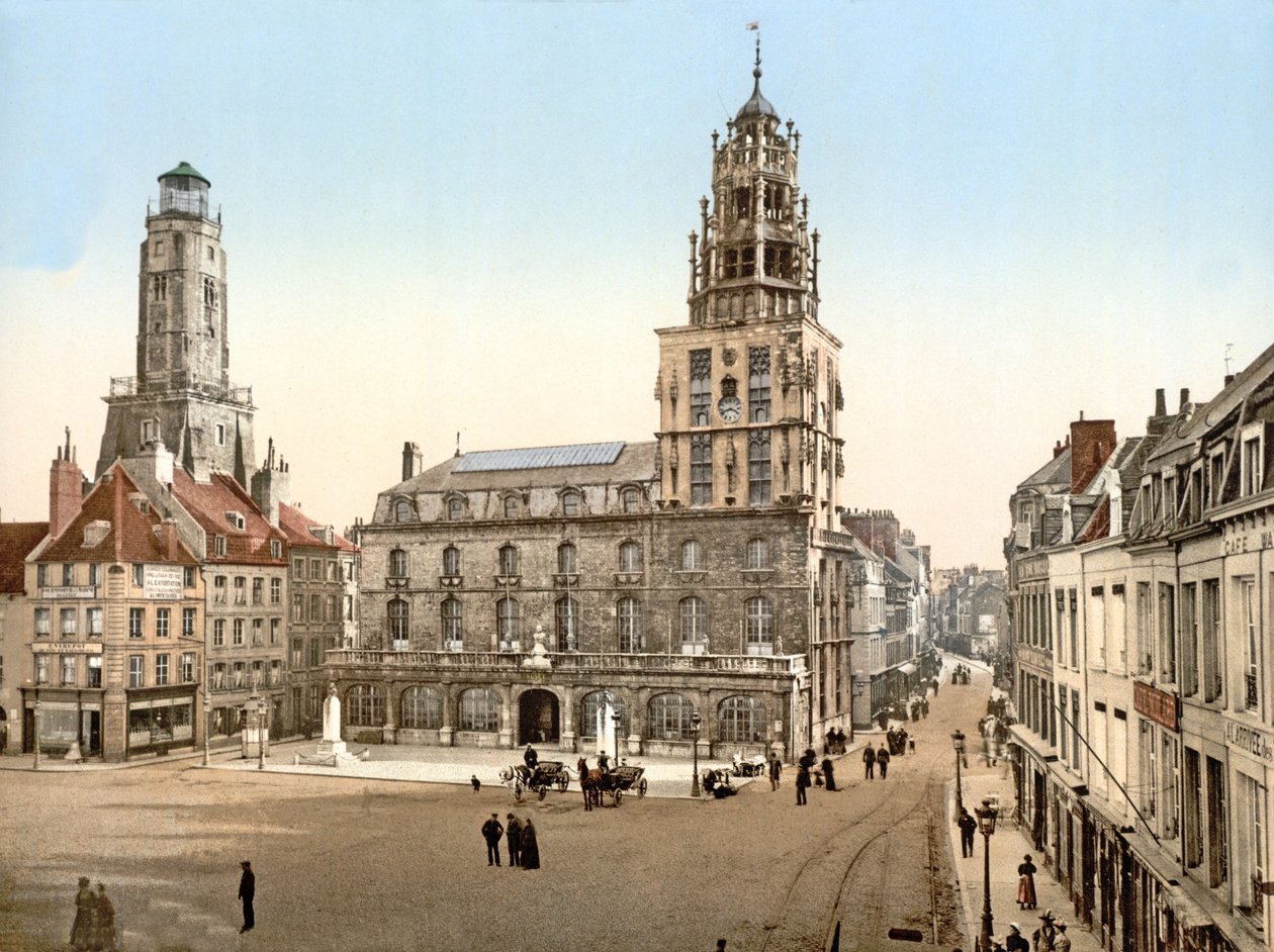 Place dArmes i Calais med Tour de Guet i baggrunden, 1890-1900 af French Photographer
