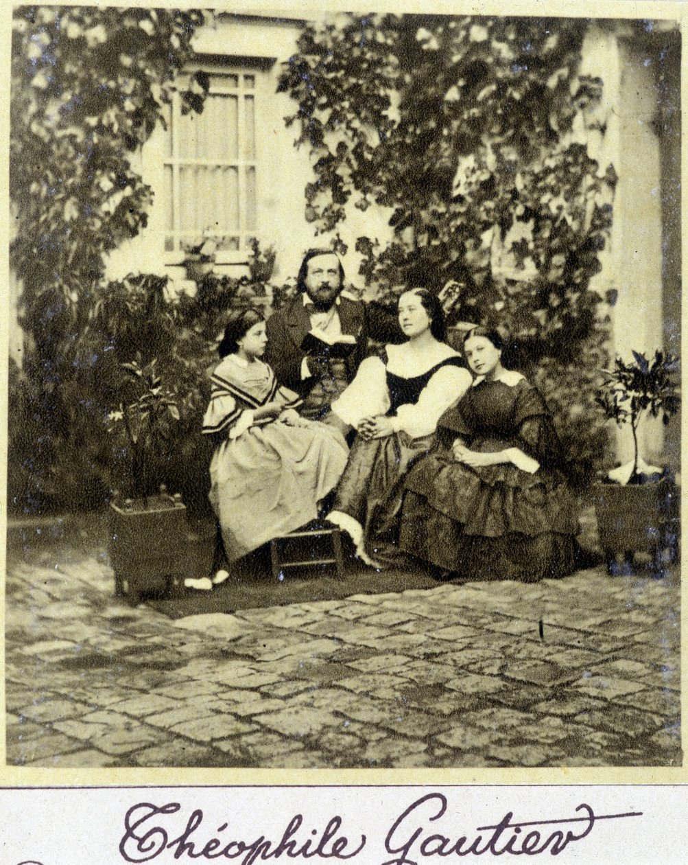 Portræt af Théophile Gautier (1811 - 1872) i familien. af French Photographer