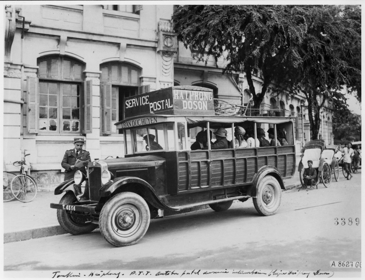 Postbus ved Haiphong, ca. 1920 af French Photographer