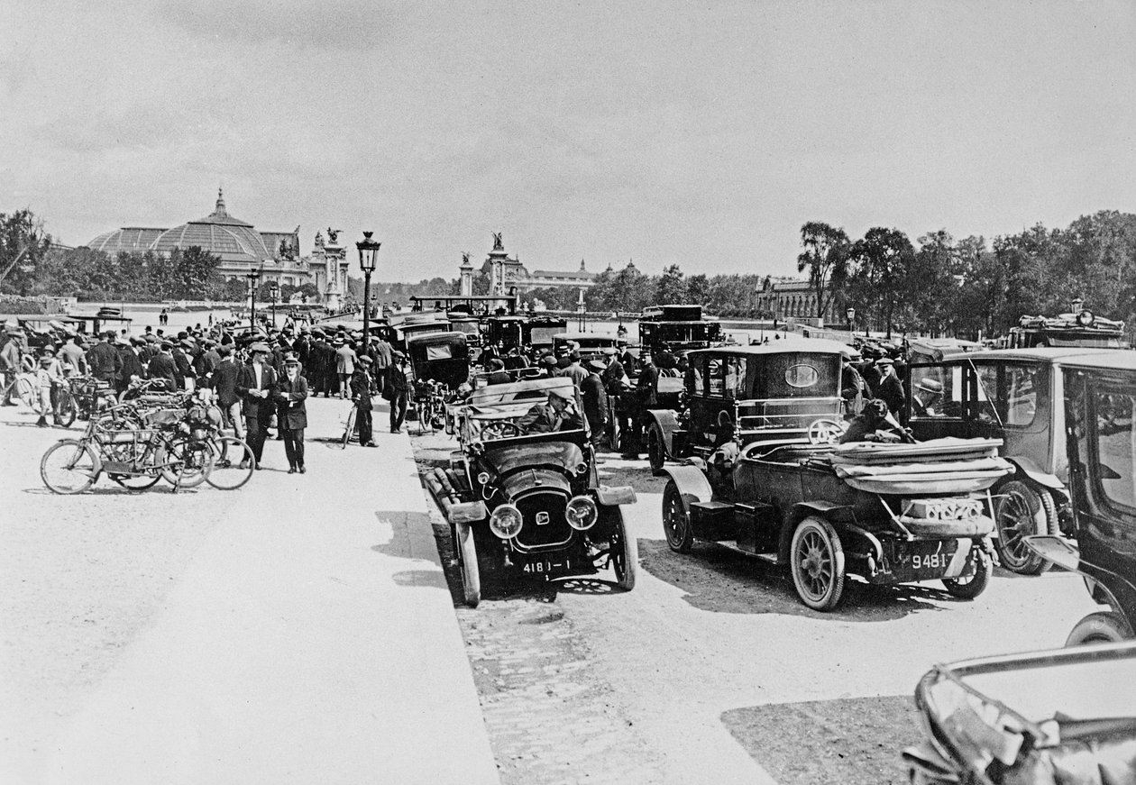 Rekvisition af biler på Esplanade des Invalides, Paris, 16. august 1914 af French Photographer
