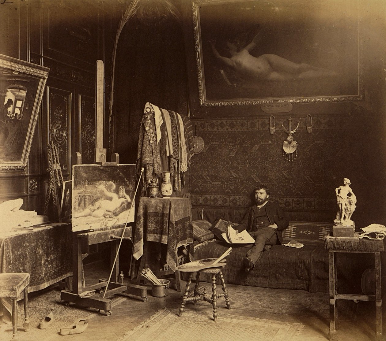 Maleren Toulot i sit studie (s/h foto) af French Photographer