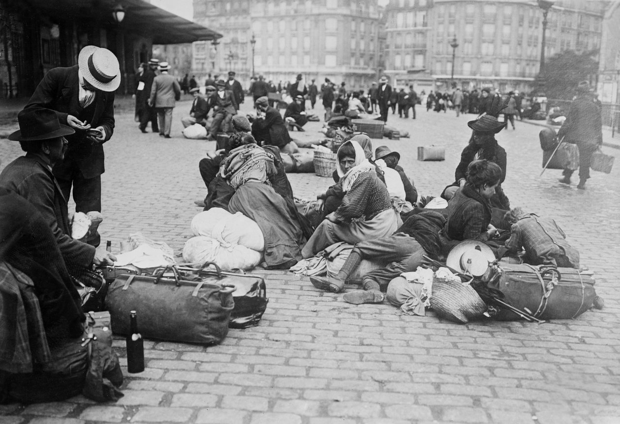 Krigstidsflygtninge, Gare de Lyon, Paris, 1914 af French Photographer