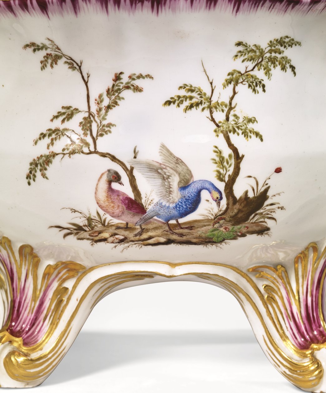 Vincennes cirkulær terrin med to håndtag, låg og stativ, ca. 1750 (porcelæn) af French School