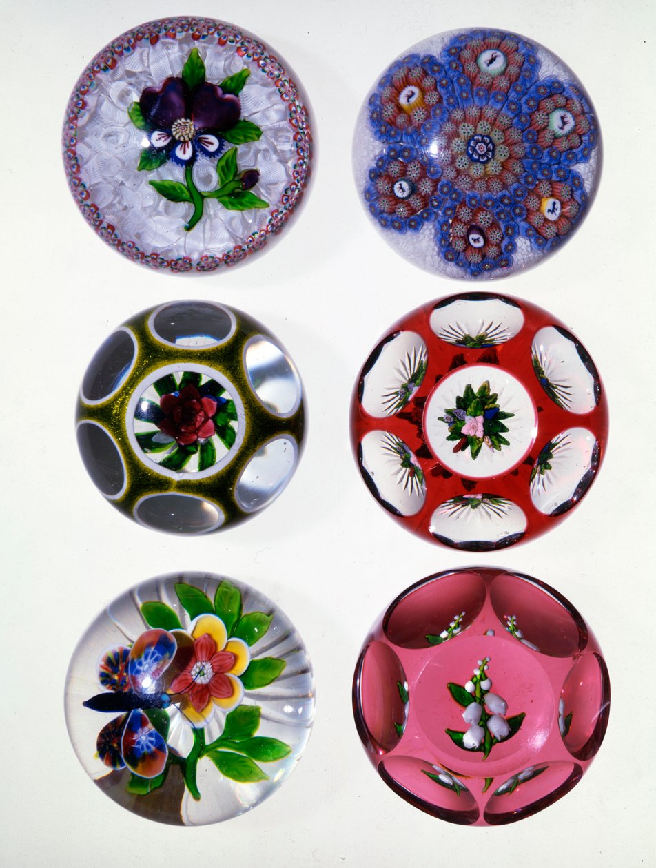 En gruppe St. Louis koncentriske Millefiori-vægte af French School