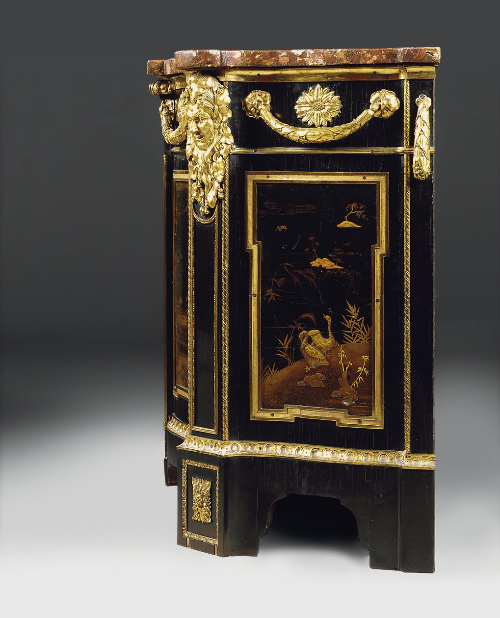 En sen Louis XV kommode, ca. 1763-70 af French School