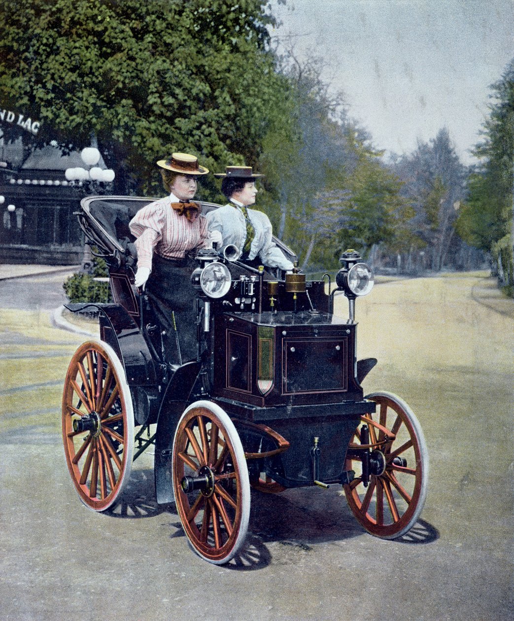 En benzindrevet Panhard Levassor Phaeton med starthåndtag, 1896 (farvet bw-foto) af French School