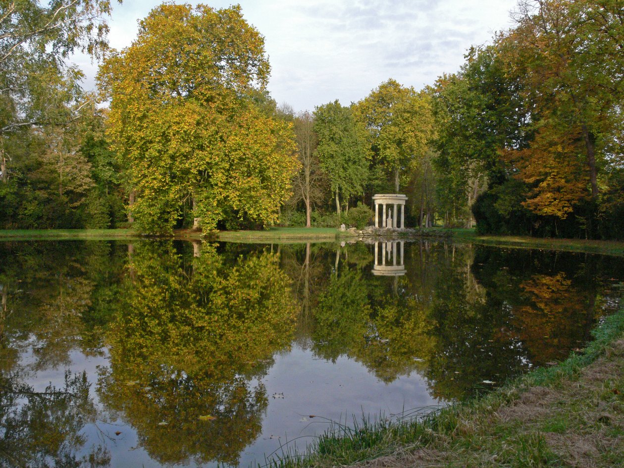 En udsigt over slottet: haverne med Temple de Venus af French School