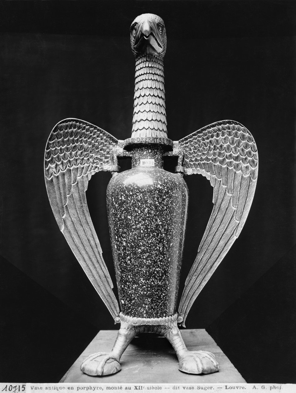 Antik vase omdannet til en liturgisk æder sat i et guldbeslag fra det 12. århundrede, kendt som 
