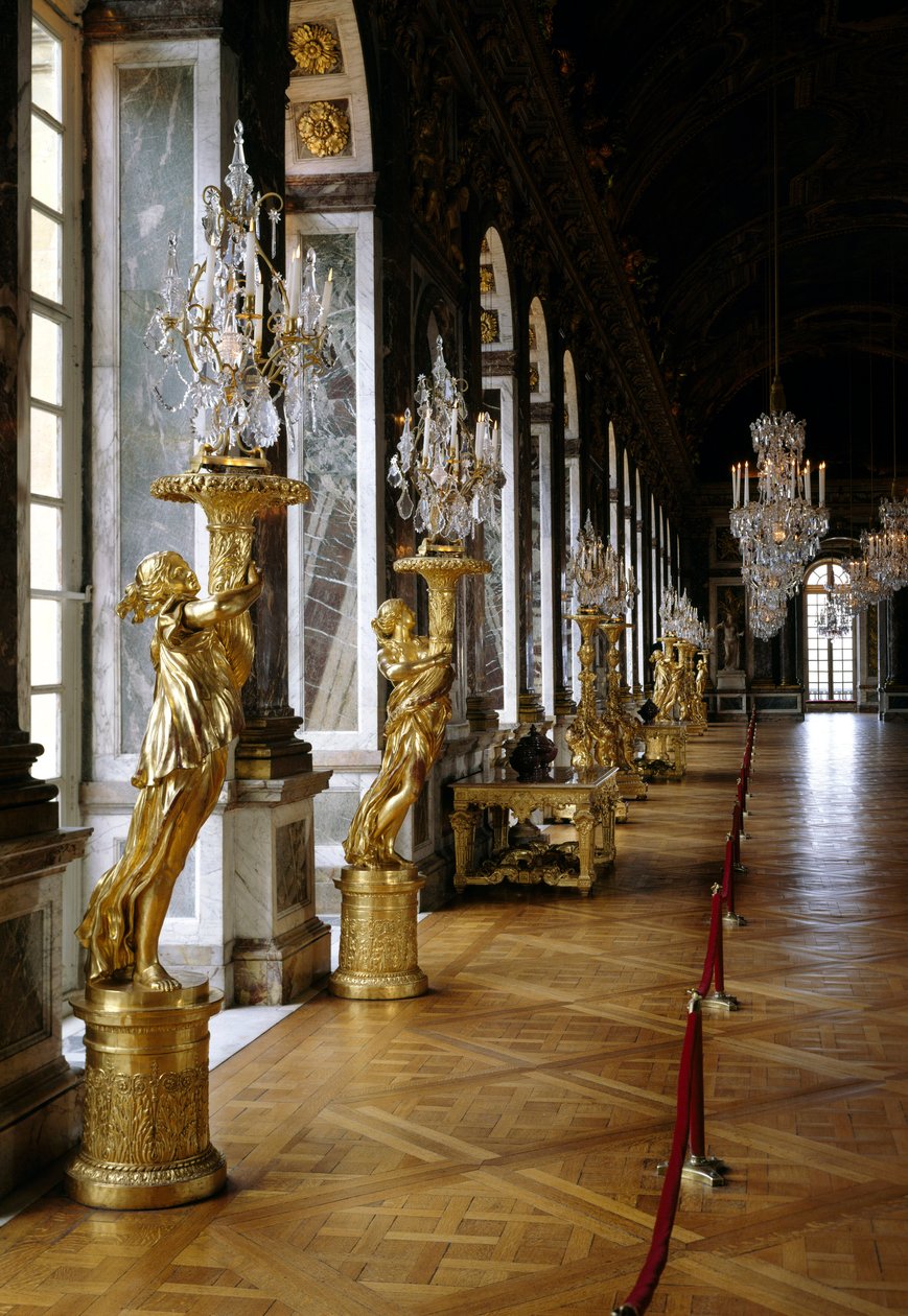 Arkitektur: udsigt over det restaurerede isgalleri. Versailles. Musée du Chateau af French School