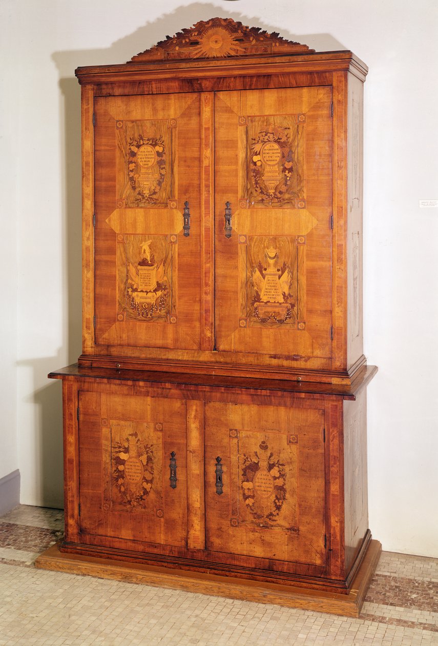 Armoire med intarsia med franske revolutionære motiver og slogans, slutningen af 1700-tallet (indlagt træ) af French School