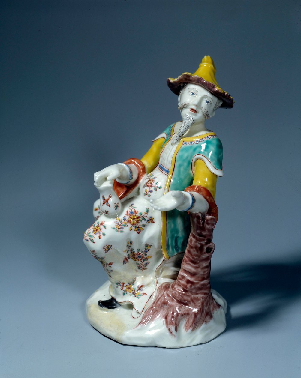 Art France: Kinesisk figur. Polykrom porcelænsskulptur af Saint Cloud af French School