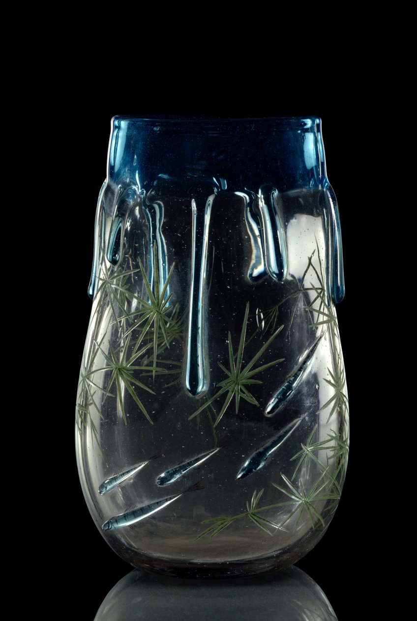 Art France: vase realiserer v. 1875-1878 i tonet glas med gravdekor og emaille. Paris, Musee d