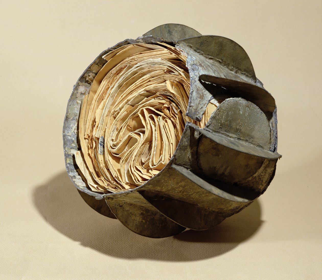 Bold fyldt med bogstaver, kastet i floden Seinen på tidspunktet for belejringen af Paris, 1870-71 (bly) af French School