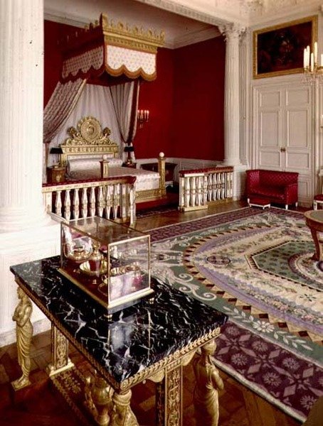 Kejserinde Marie-Louises sengekammer i Grand Trianon (foto) af French School