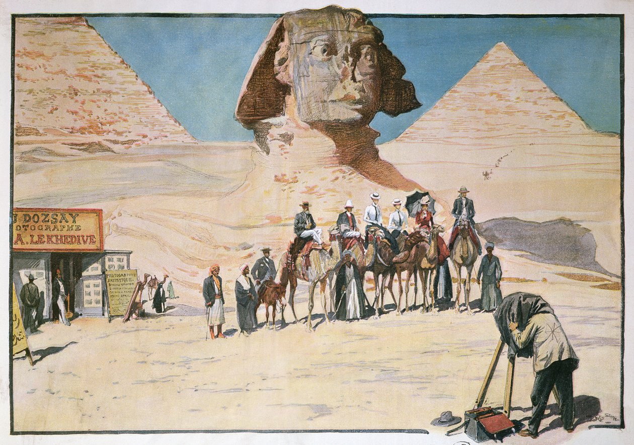 Karavane af turister, der bliver fotograferet foran sfinxen i Giza af French School