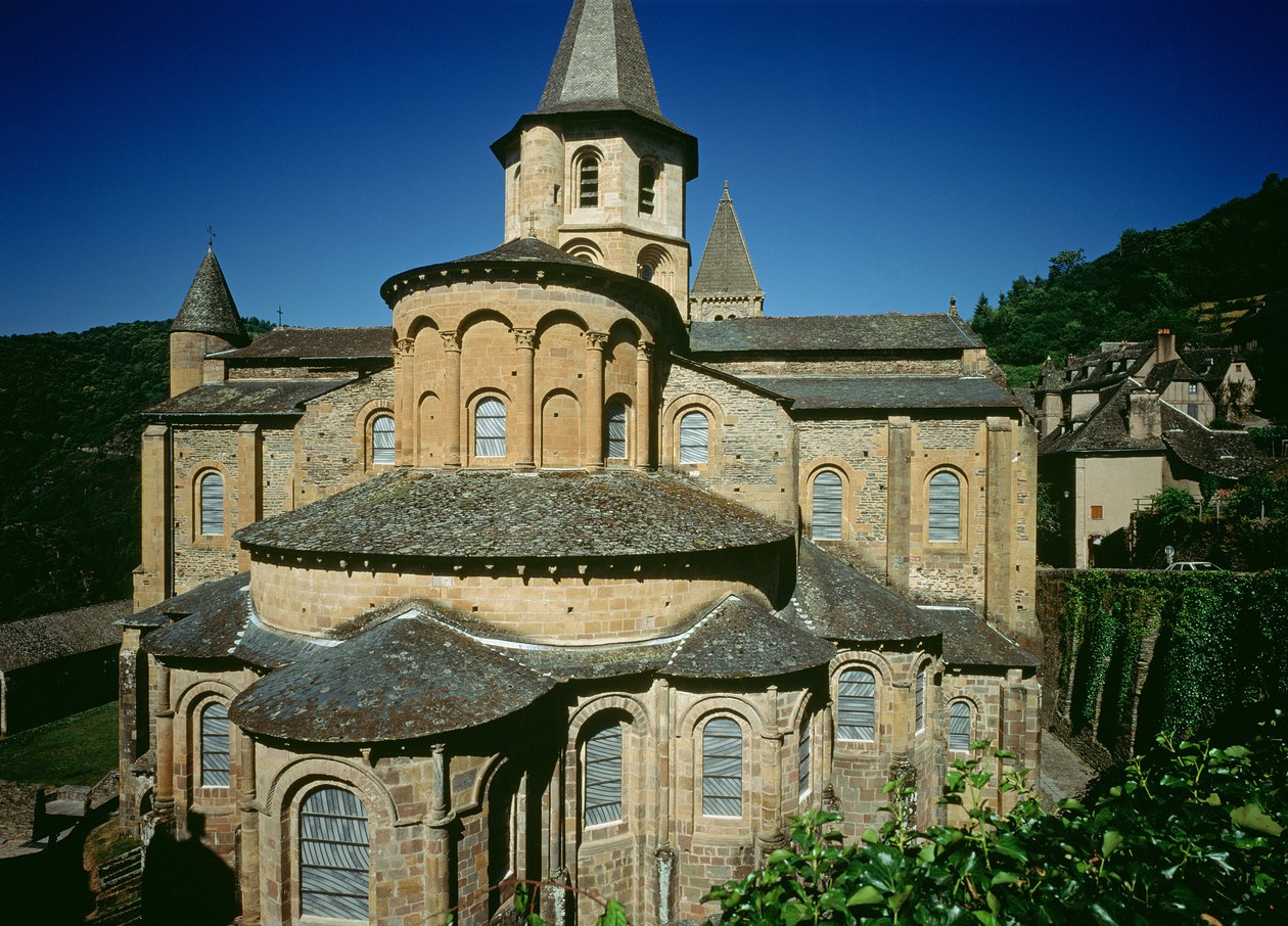 Church of St. Foy fra øst, påbegyndt ca. 1050 af abbed Odolric af French School