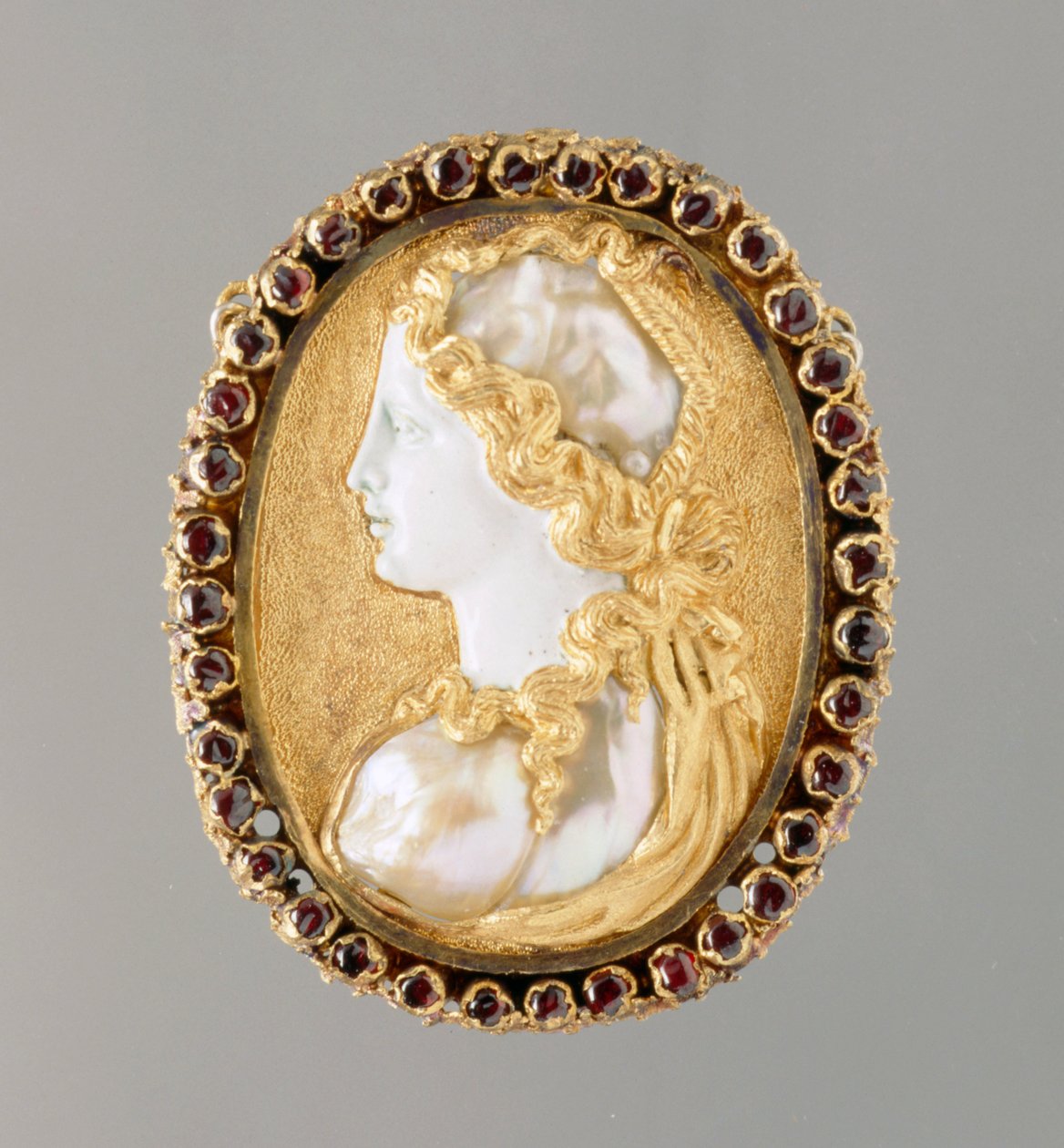 Commesso portræt af Prudentia, 1550-60 (guld, perlemor, emalje og rubin) af French School