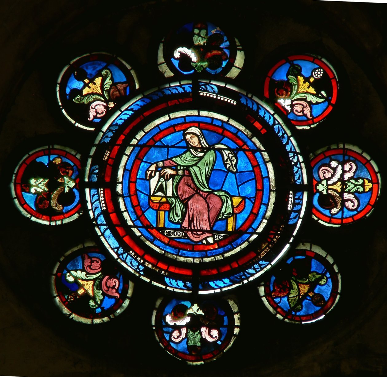 Detalje fra det nordlige rosenvindue, der viser geometri fra Liberal Arts af French School