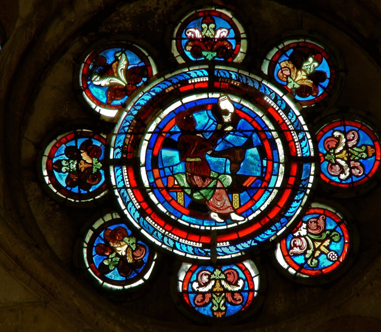 Detalje fra nordrosenvinduet forestiller Medicin fra Liberal Arts af French School
