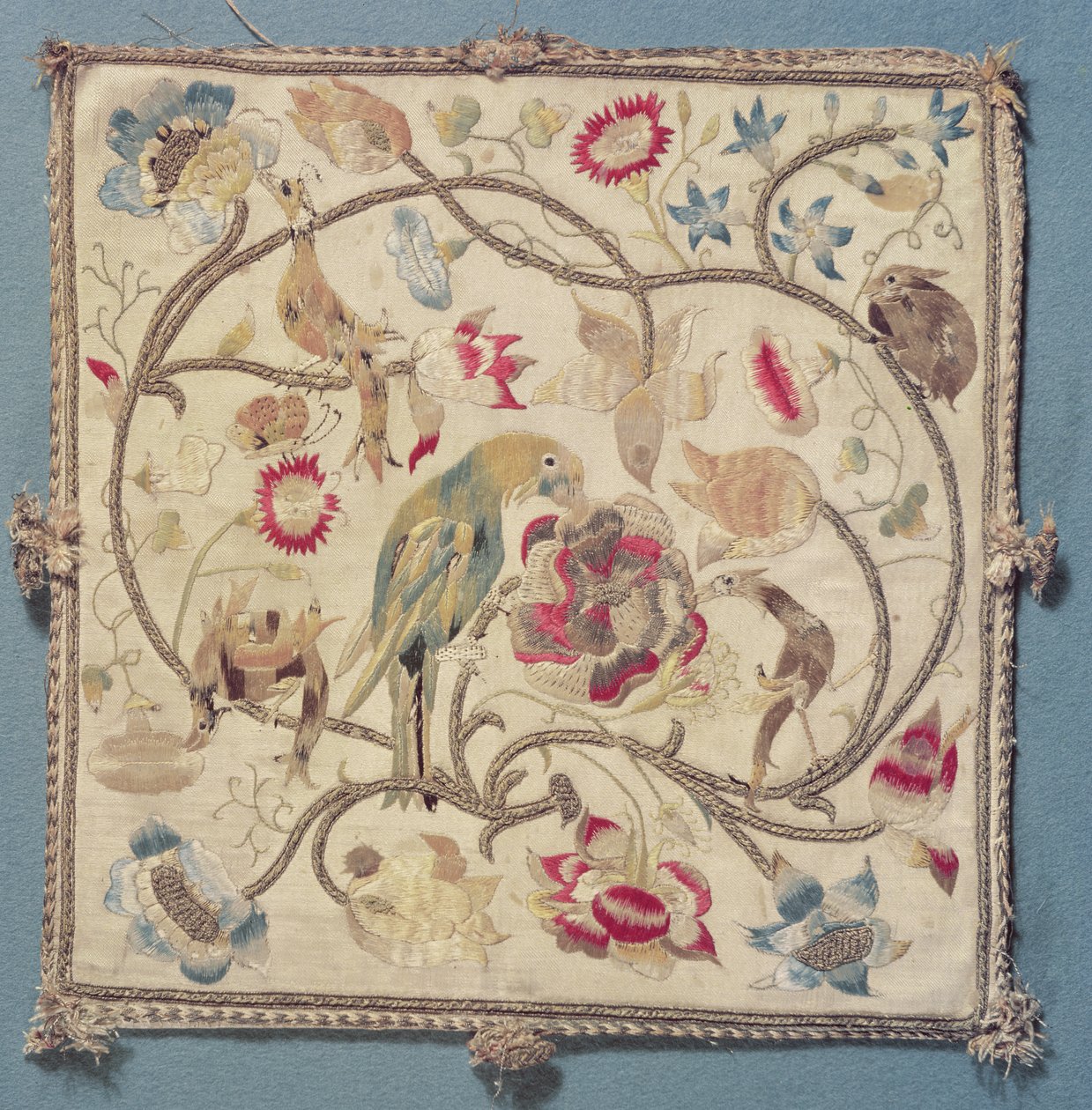 Broderi med et design af papegøjer af French School