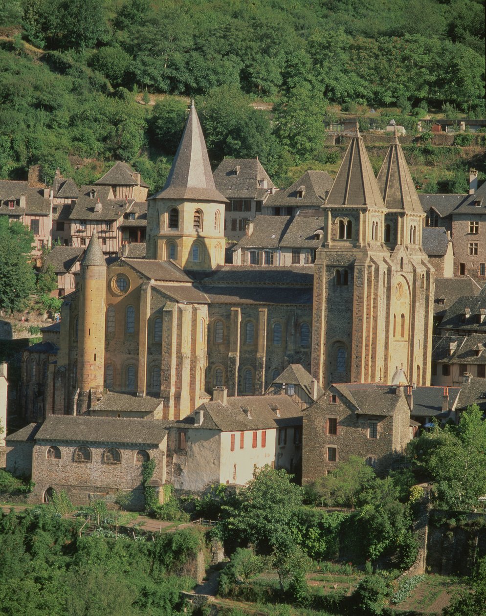 Udefra, påbegyndt af abbed Odolric i c.1050 af French School