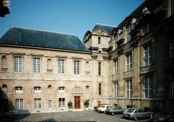 Udvendig udsigt af Hotel Lamoignon, bygget i 1584 af French School