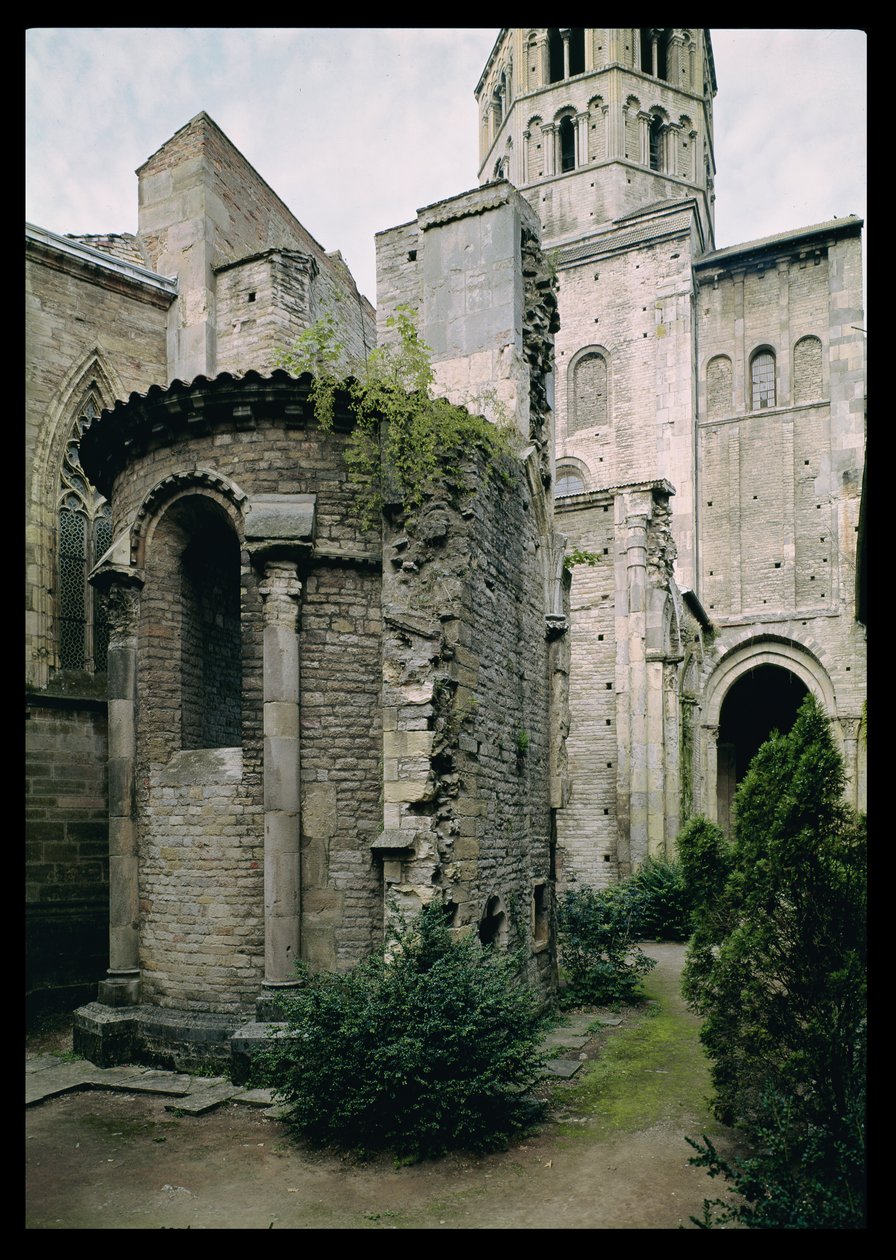 Udvendigt billede af apsidiolen i Abbey Church, 1088-1130 af French School
